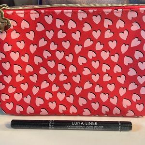 Seraphim’s Luna Liner liquid eyeliner and free cosmetic case